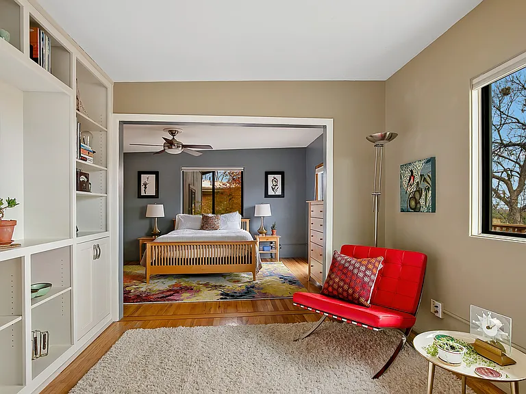 Second primary bedroom suite with queen size bed.