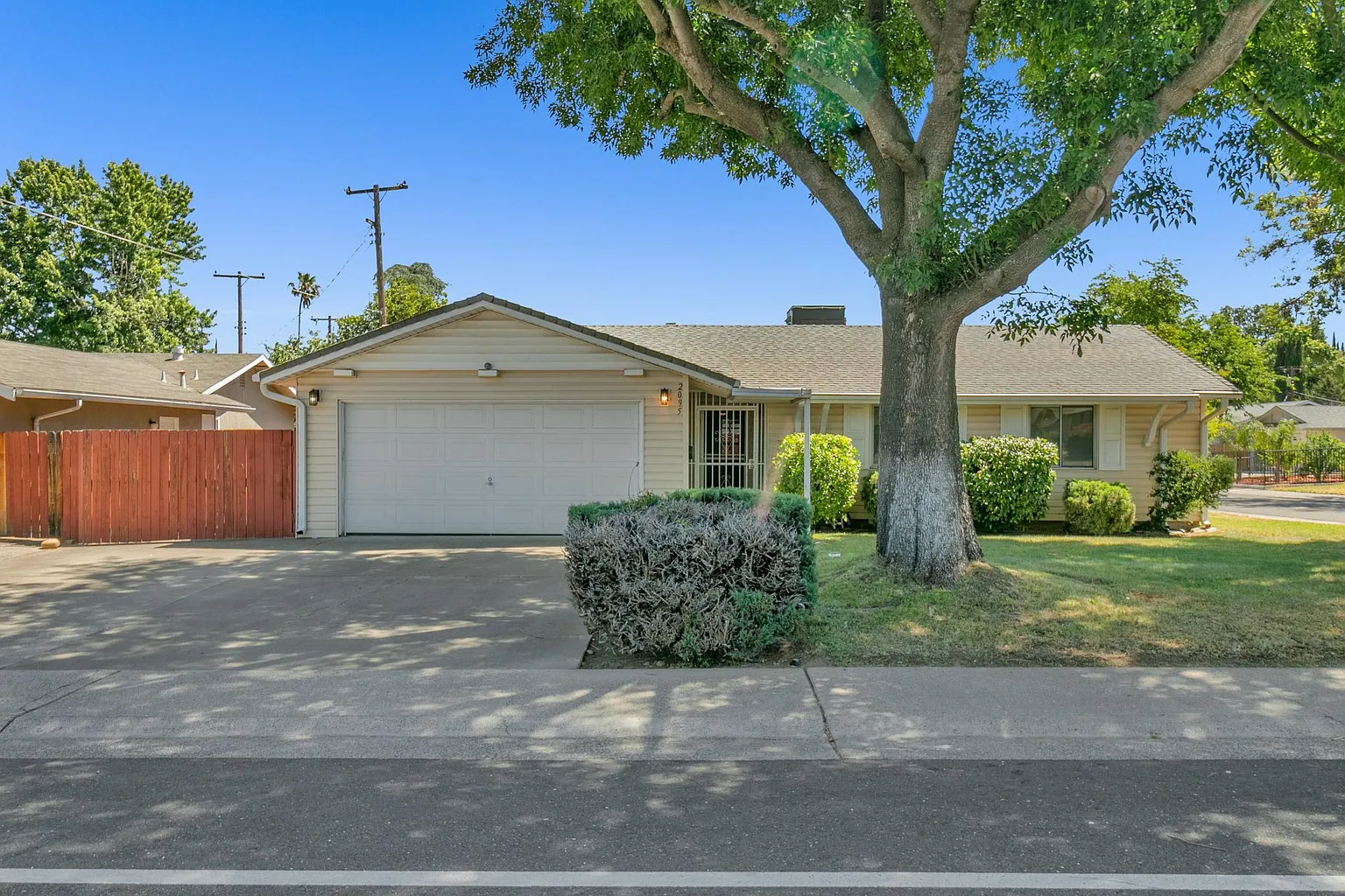 2095 El Manto Dr photo 1