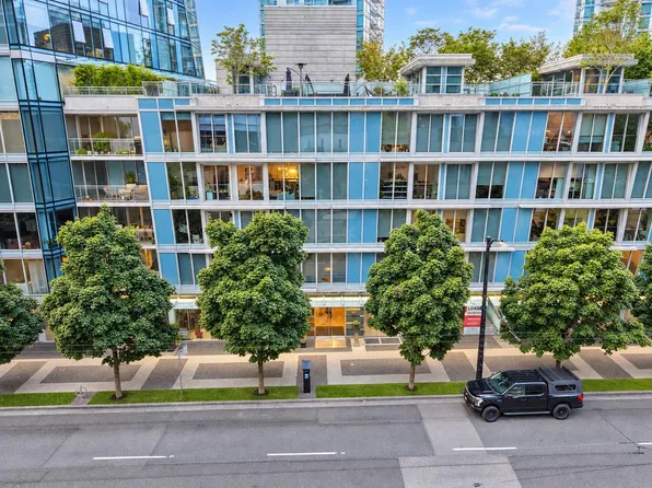 1477 Pender St #206, Vancouver, BC V6G 2L2