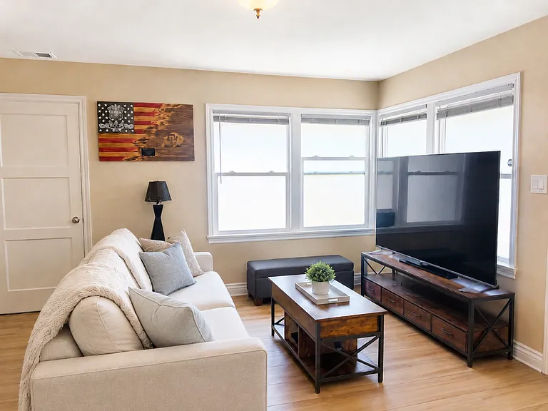 354 W Prospect St — Photo 2