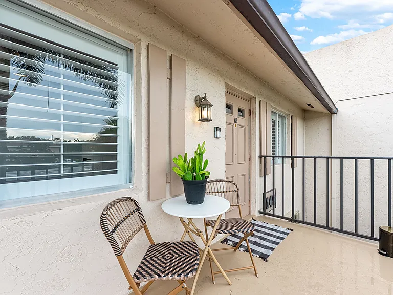 149 Palm Dr #18 — Photo 24