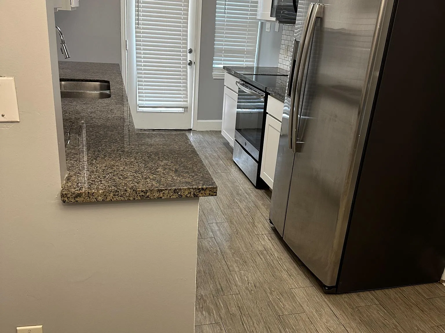 1 bed, 664 sqft, $950 — Photo 3