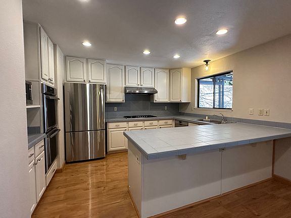 4th image of 5826 Alhambra Ave