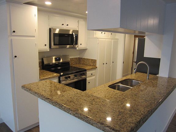 5th image of 1155 S Barrington Ave #205