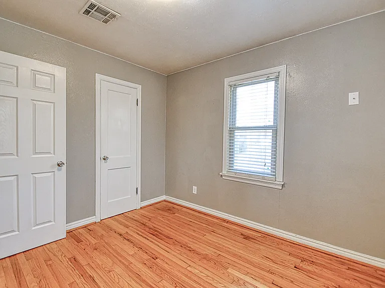 1117 Grover Ln — Photo 31