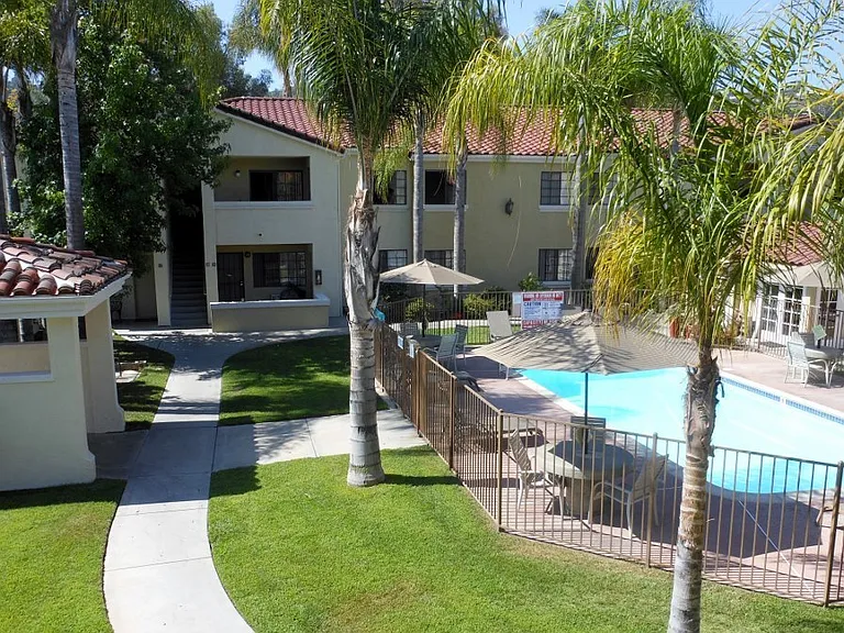 Los Olivos Apartments — Photo 45