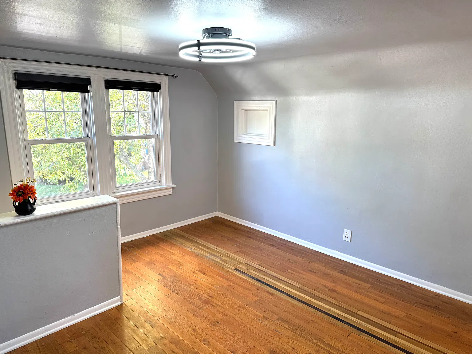 2 bed, 900 sqft, $1,600 — Photo 2