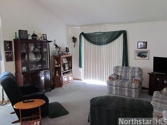 5th image of 833 Aspen Cir