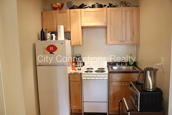 Rented by City Connections Realty | media 3