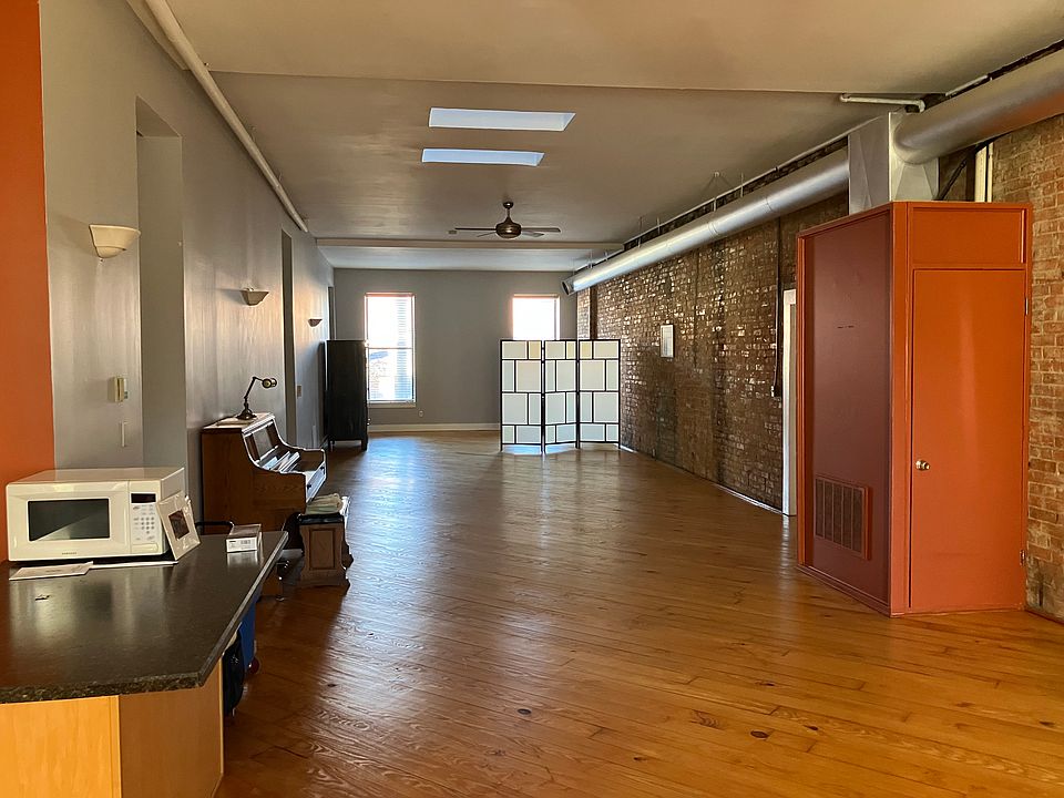 1213 Central interior, looking toward Central Ave.