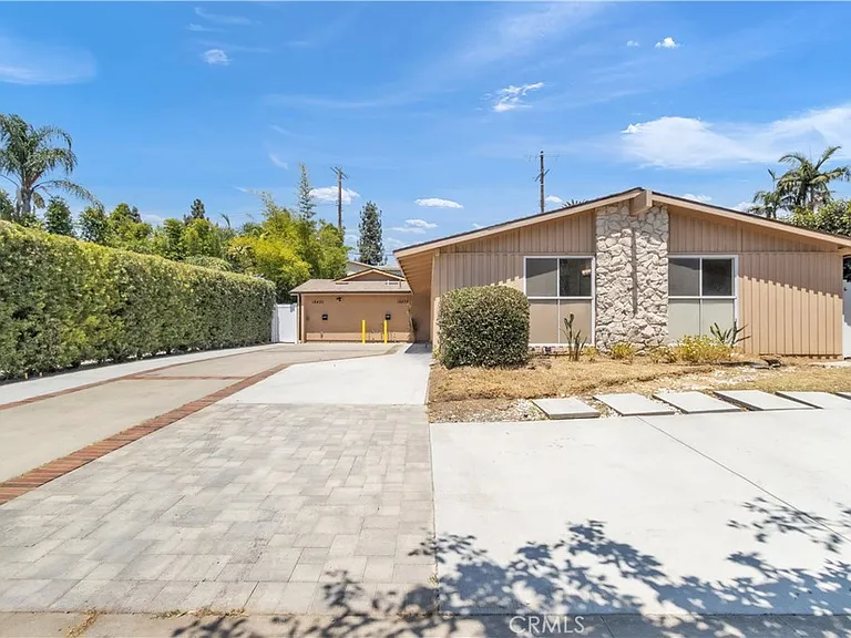 16433 Kingsbury St — Photo 4