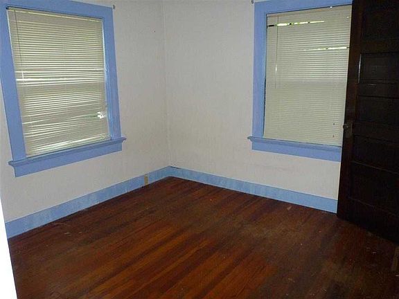 5th image of 2859 Hazel Ave