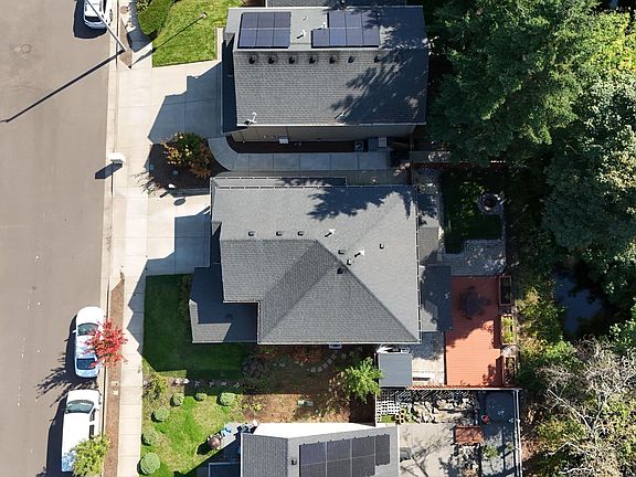 4th image of 2432 Robbins Way