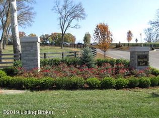2 Lansdowne Cres, Louisville, KY 40245