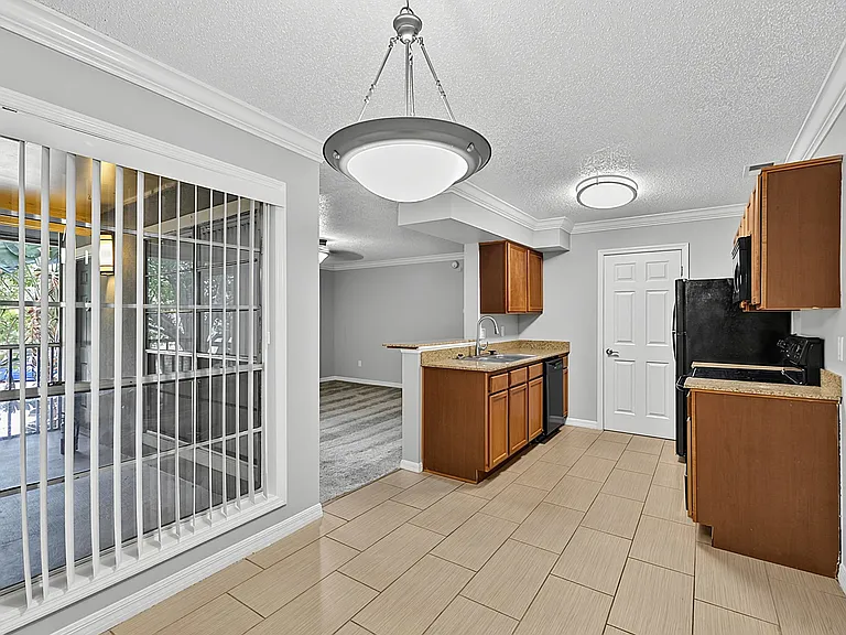 Aventine at Forest Lakes Apartment Homes — Photo 14