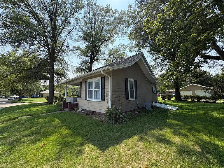 2209 Hawthorne Ave — Photo 49
