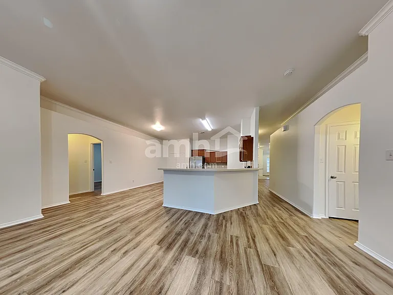 1041 Hidden Lake Dr — Photo 4