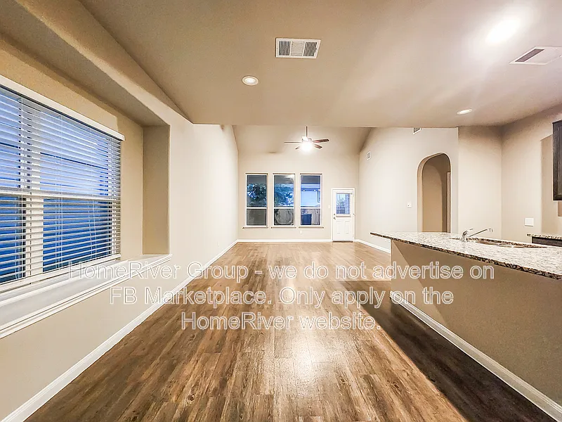4 bed, 2.5 bath, 2125 sqft, $1,950 — Photo 4
