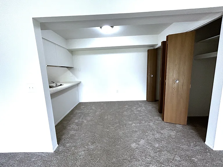 Charter Oaks Apartments — Photo 204