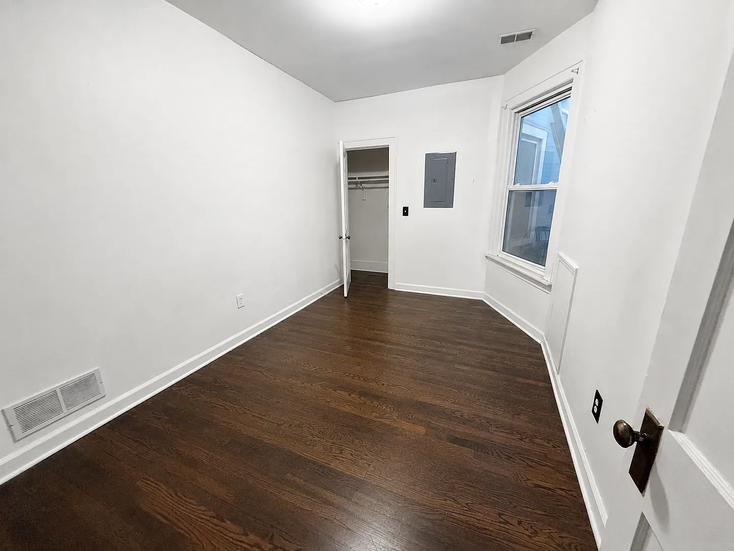2 bed, 900 sqft, $1,200 — Photo 4