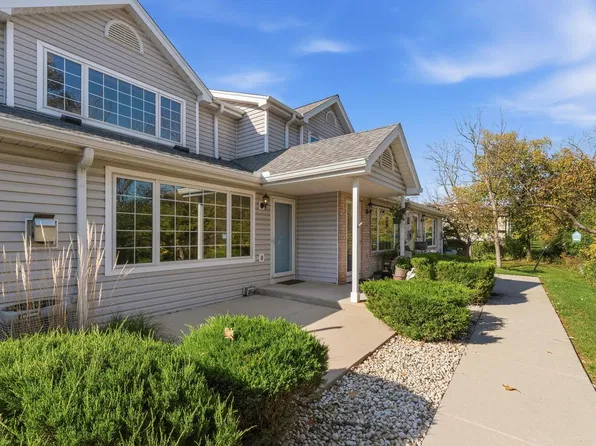10020 W Whitnall Edge DRIVE #D, Franklin, WI 53132