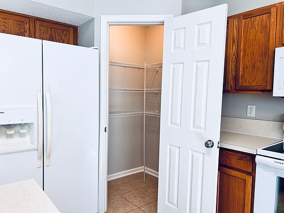 Kitchen walk-in pantry