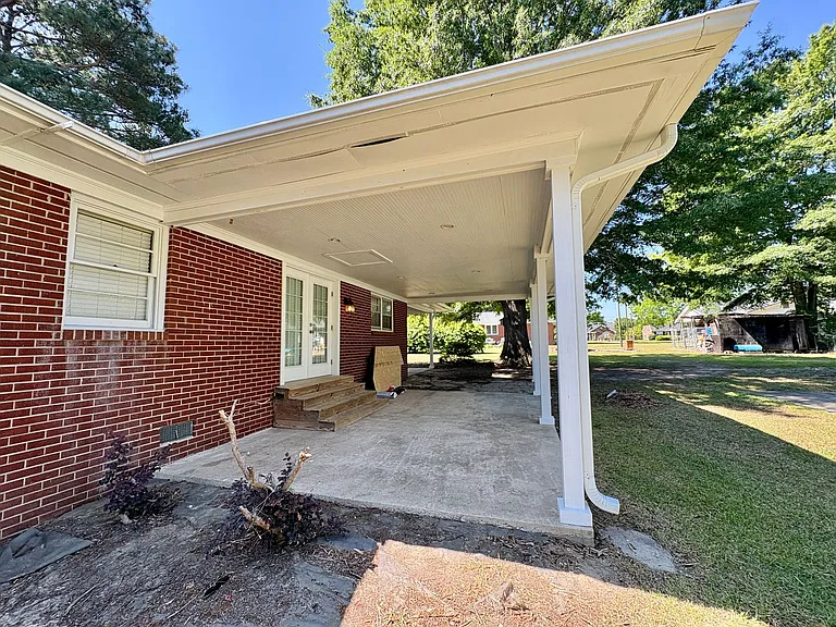 102 N Clarendon Dr — Photo 25