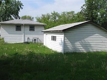 4th image of 2839 Central Ave