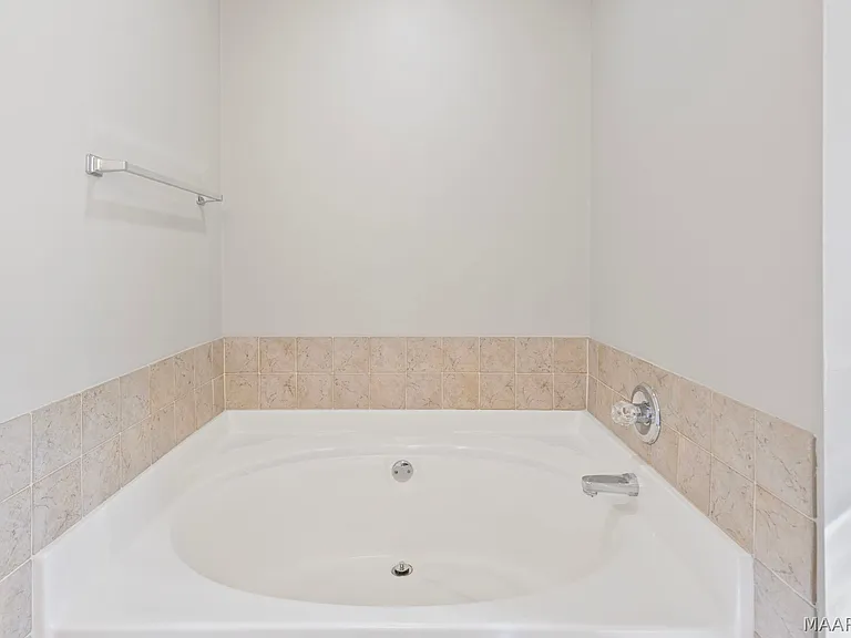 1225 Westfield Ln — Photo 12