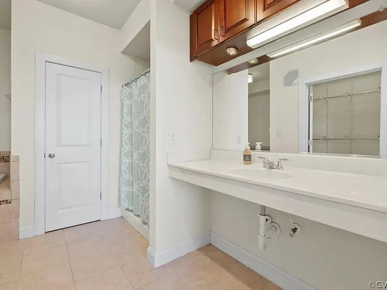 1333 W Broad St #414 — Photo 12