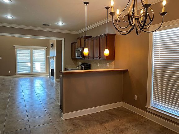 4th image of 214 Portsmouth Dr