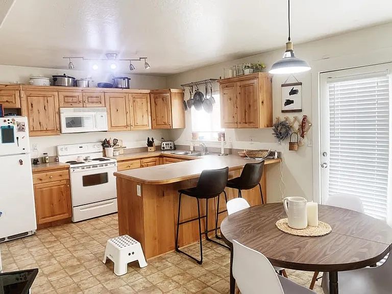 381 S State St #11 — Photo 8