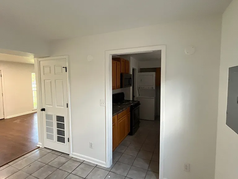 430 W Hill St — Photo 5