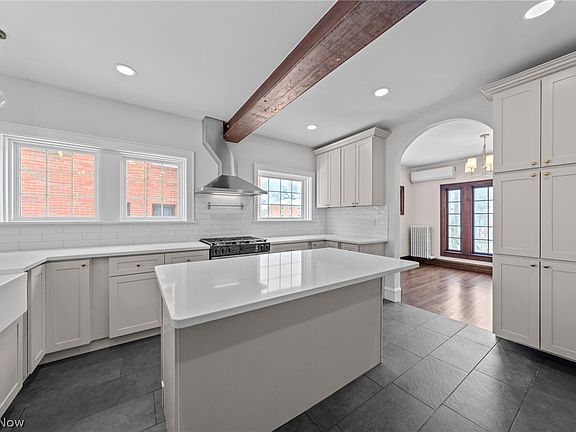 5th image of 2176 Edgerton Rd