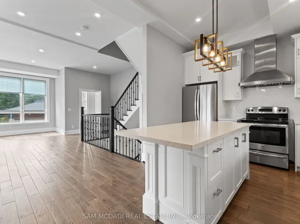 15 Old Oak Dr, Toronto, ON M9A 3P5