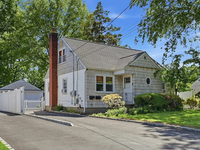 135 Woolsey Ave — Photo 3