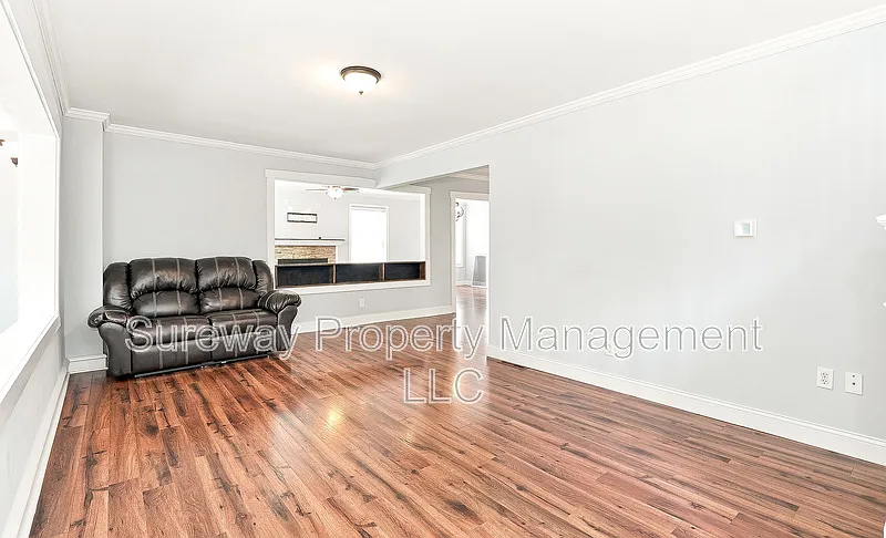 3 bed, 2.5 bath, 2000 sqft, $4,250 — Photo 2