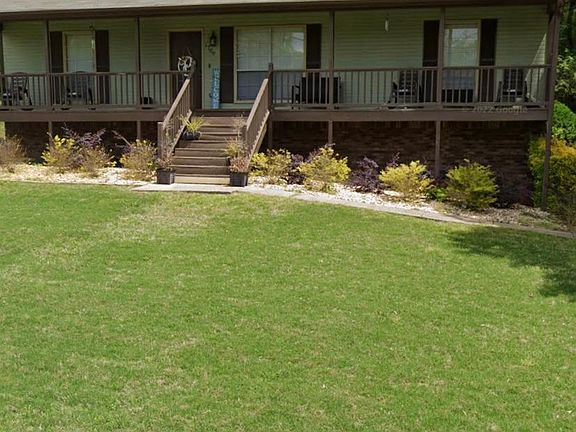 4th image of 1700 Creely Dr