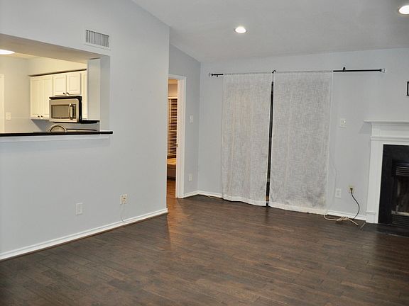 4th image of 1511 Lincoln Way APT 301