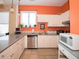 19 Manor House Ln, Milford, CT 06461