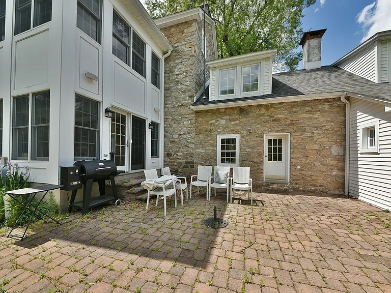 966 Paige Ct — Photo 49