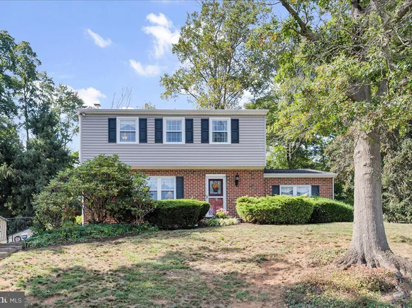 2575 W Colonial Dr, Upper Chichester, PA 19061