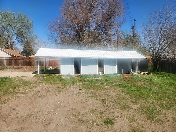 Punp and storage building