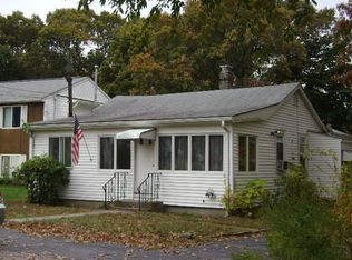 379 Nausauket Rd, Warwick, RI 02886