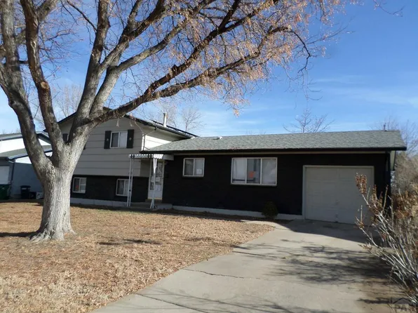 2130 Rosewood Ln, Pueblo, CO 81005