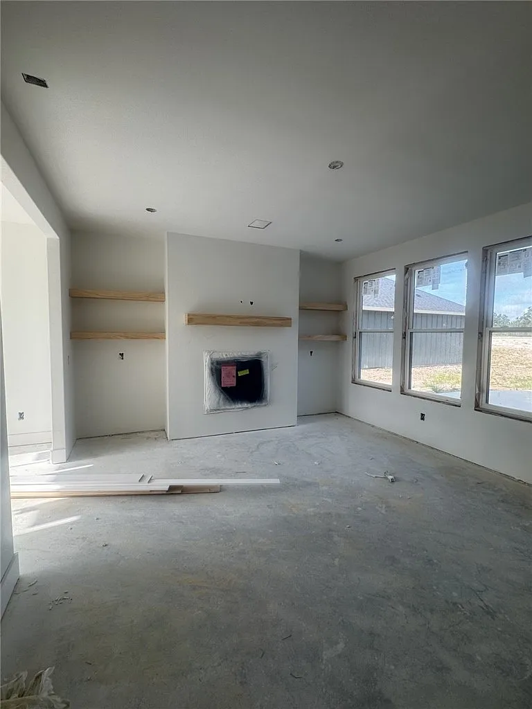 3 bed, 2138 sqft, $5,750 — Photo 4