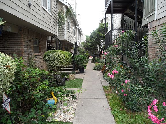 2nd image of 5608 Cougar Dr APT 304