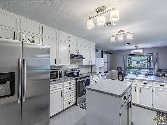 5th image of 3801 Laurel Rd