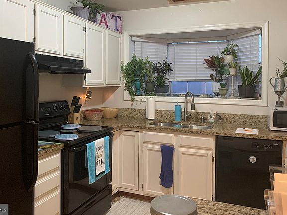 4th image of 211 Mayfair Pl