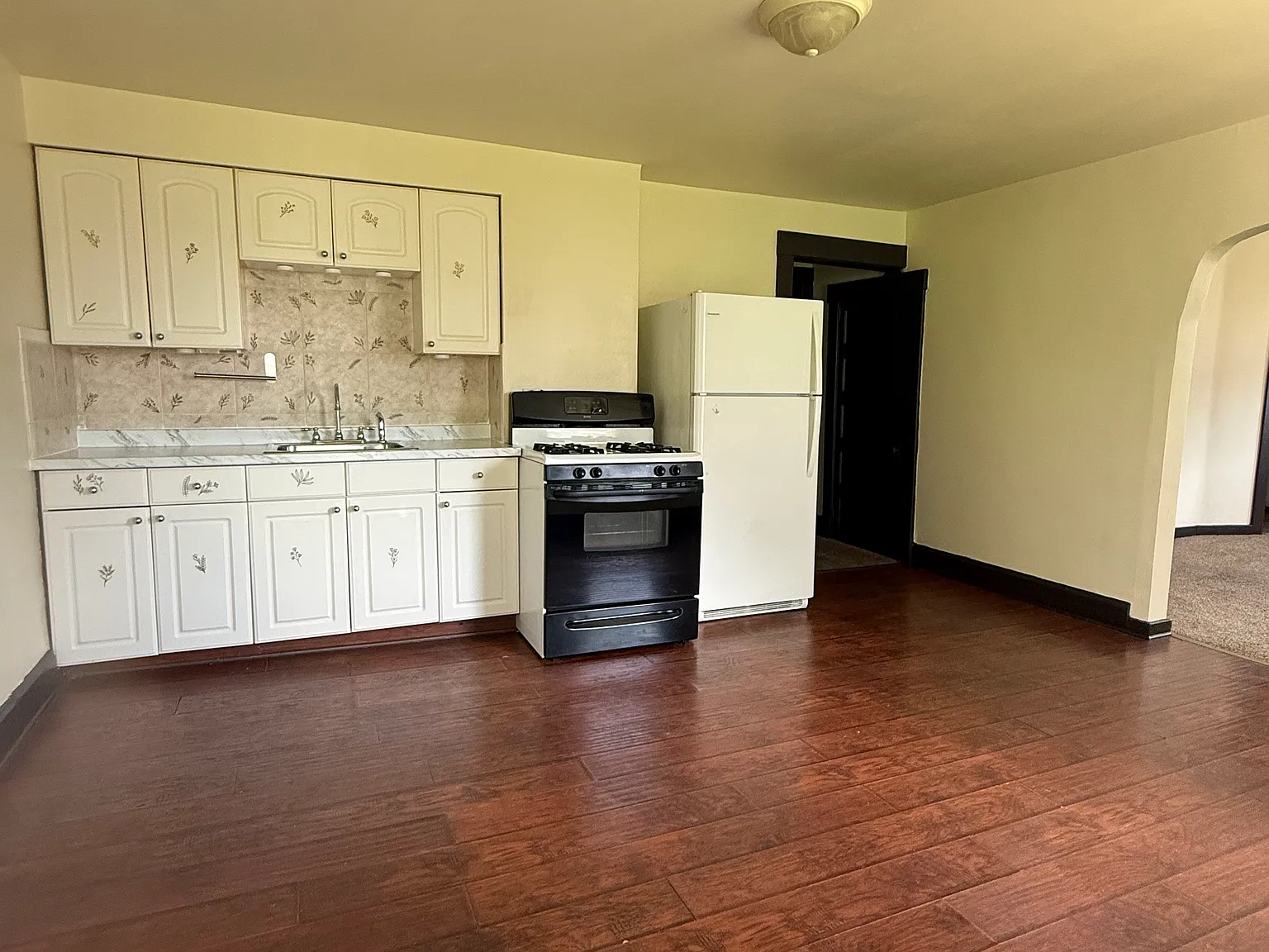 119 E College St — Photo 2